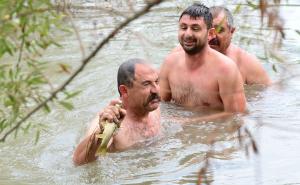 Neuobičajeni način lovljenja ribe izaziva čuđenje i nevjericu 